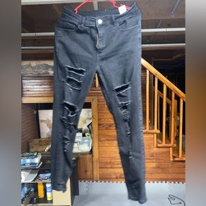 Black high rises skinny jeans.. Size Medium when I ordered them